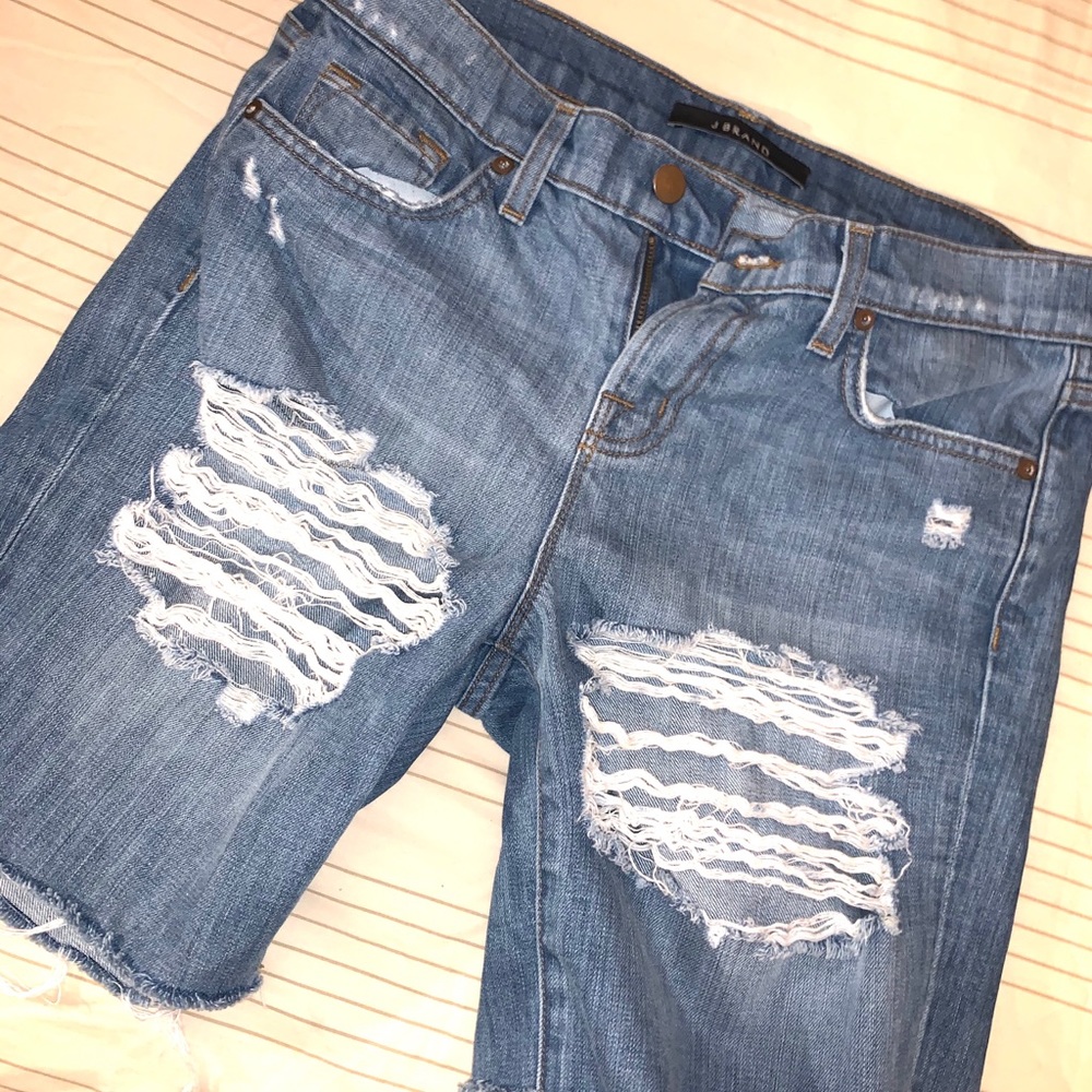 JBRAND RIPPED SHORTS